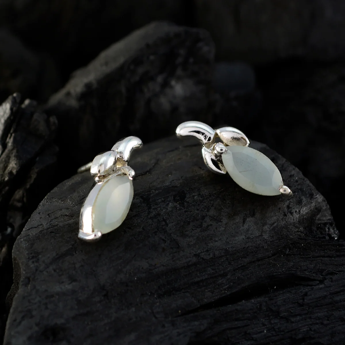 Aqua Chalcedony Turkish Yasmin Solitaire Stud Green 925 Sterling Silver Earring - Image 3