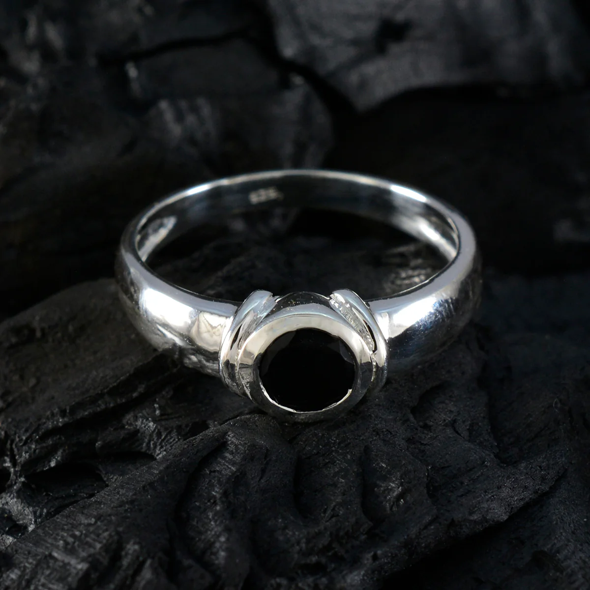 Black Onyx Solitaire Egyptian Sterling Silver Black Gemstones Featherlight Graceful Ring Jewellery - Image 4