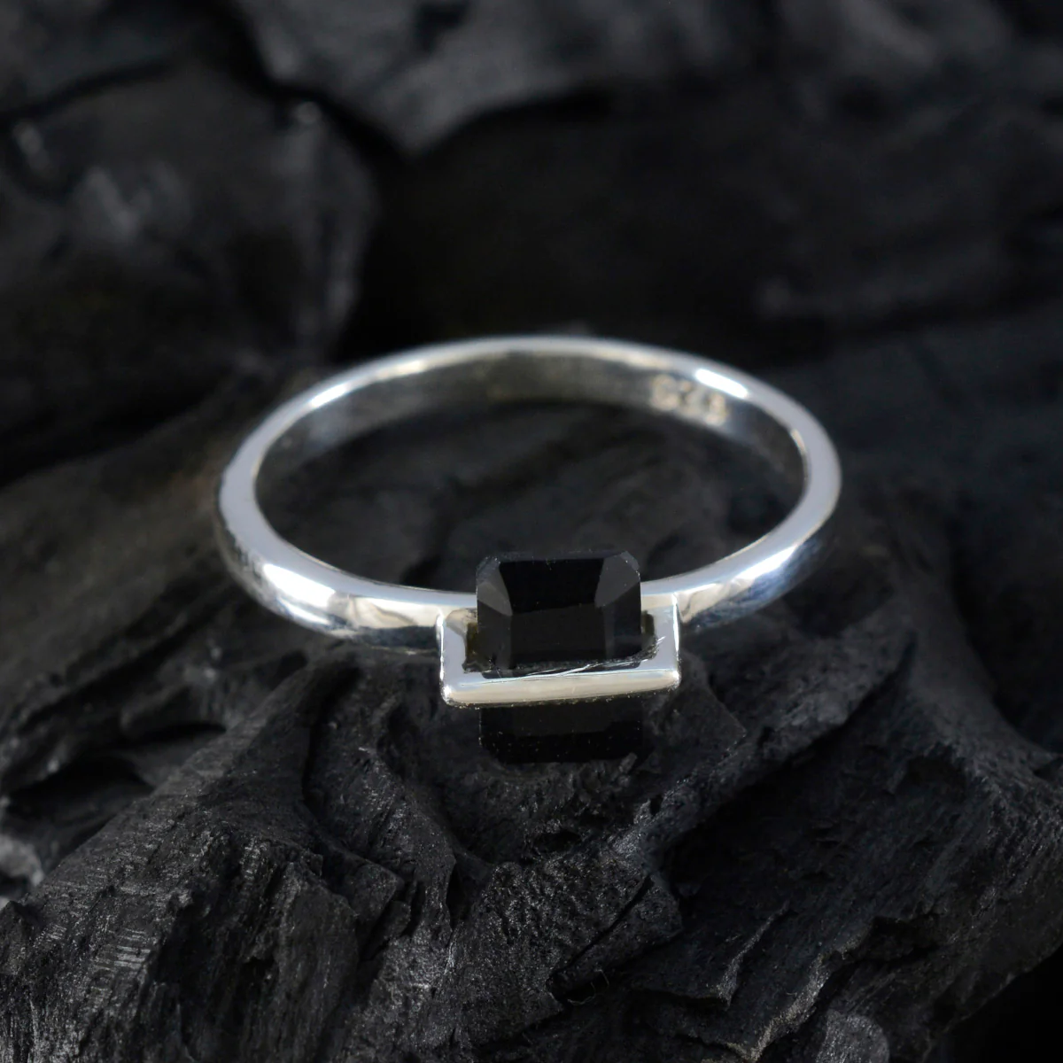 Black Onyx Solitaire Japanese 92.5 Silver Black Gemstone Dainty Luxurious Ring Jewelry - Image 4