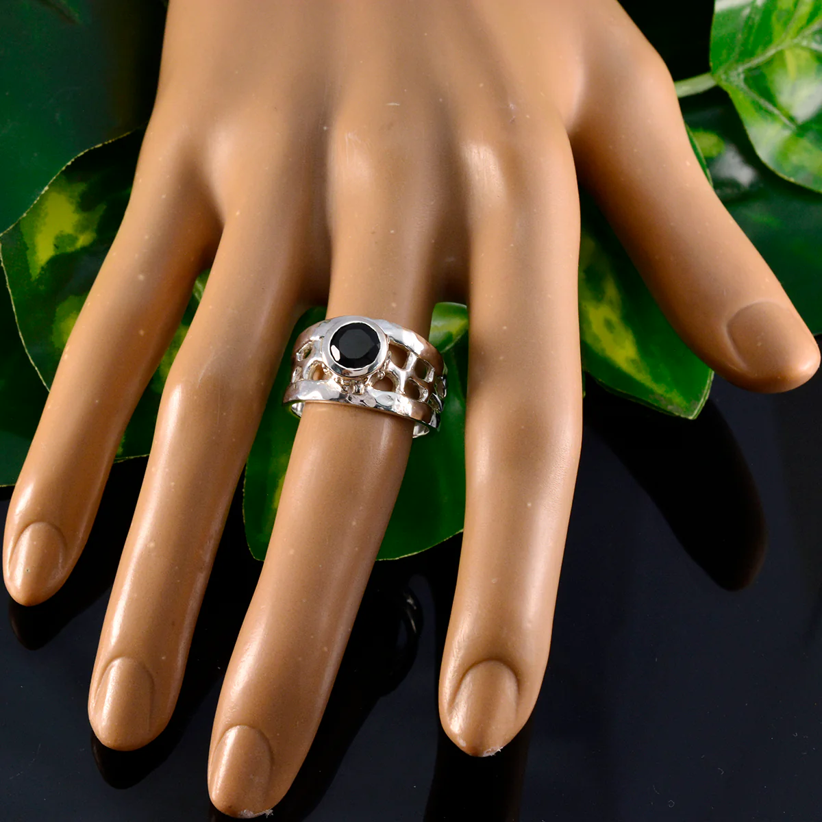 Black Onyx Solitaire Latin American Sterling Silver Black Gemstones Versatile Filigree Ring Jewellery - Image 5