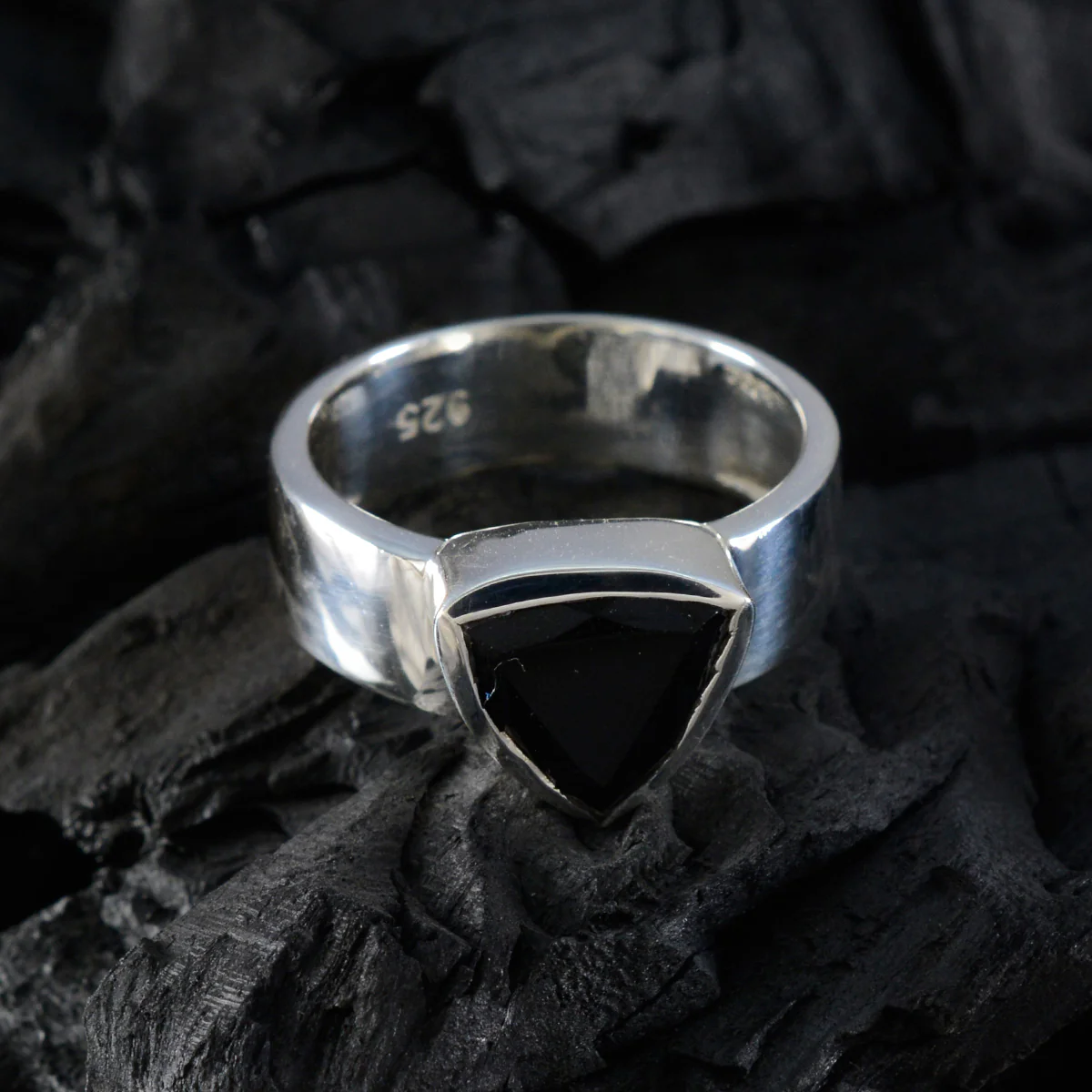 Black Onyx Solitaire Russian 925 Silver Black Gems Eye-catching Signet Band Jewelry - Image 4