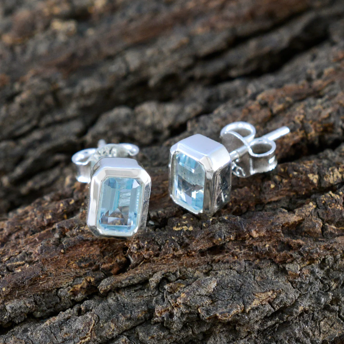 Blue Topaz American Lourdes Solitaire Stud Blue 92.5 Silver Earring - Image 4