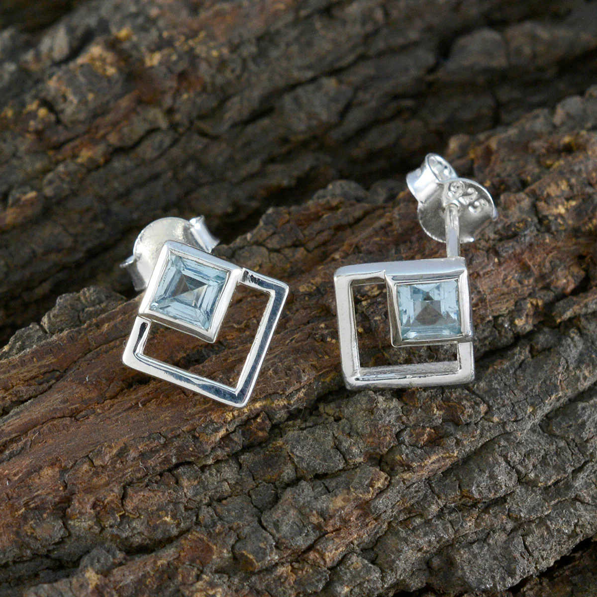 Blue Topaz American Maya Solitaire Stud Blue Silver Earring - Image 3