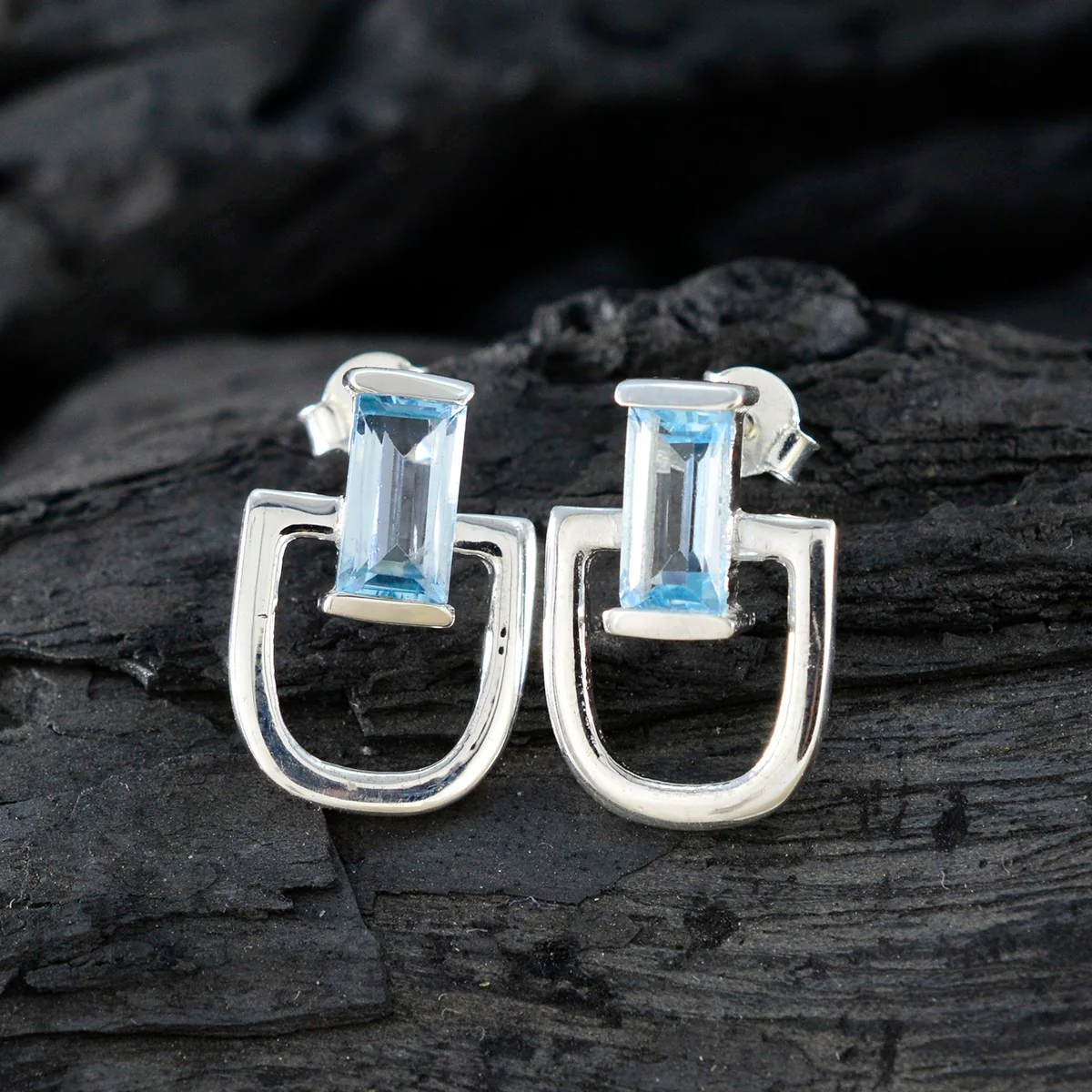 Blue Topaz American Riley Solitaire Stud Blue Silver Earring - Image 3