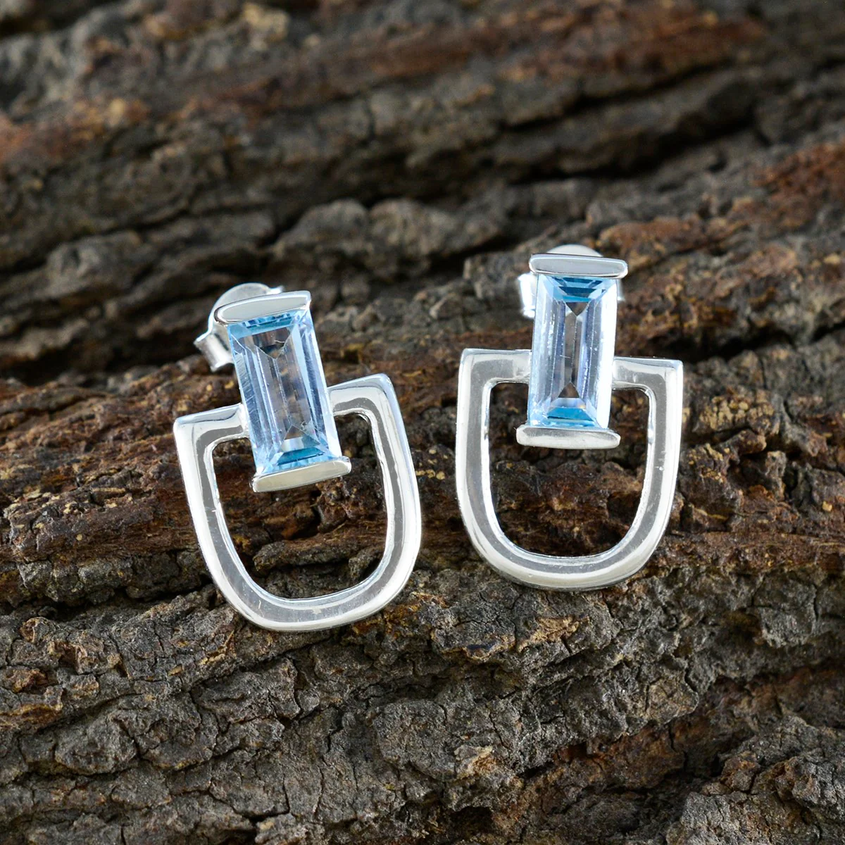 Blue Topaz American Riley Solitaire Stud Blue Silver Earring - Image 4
