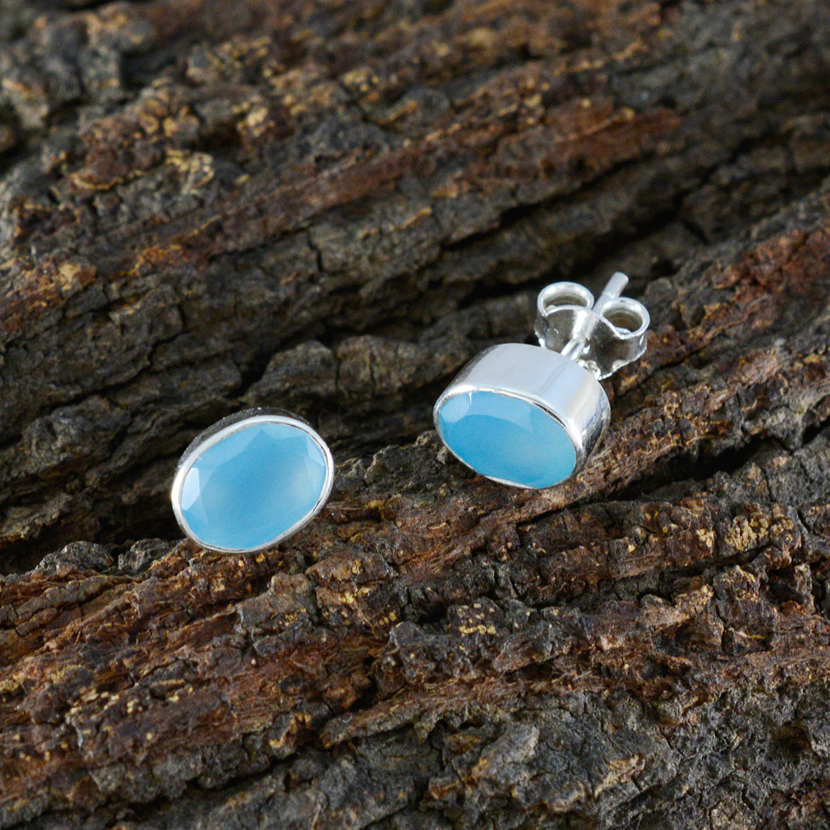 Chalcedony Spanish Aria Solitaire Stud Blue 92.5 Silver Earring - Image 3