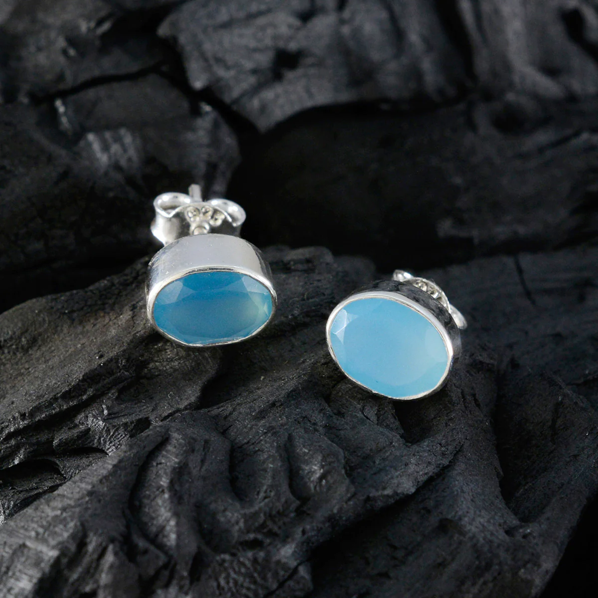 Chalcedony Spanish Aria Solitaire Stud Blue 92.5 Silver Earring - Image 4