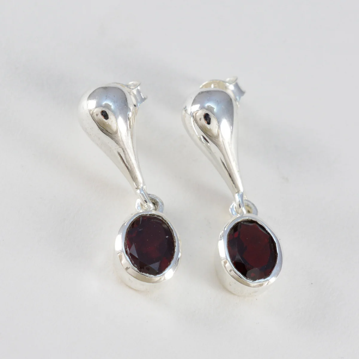 Garnet American Riley Solitaire Stud Red Sterling Silver Earring - Image 2
