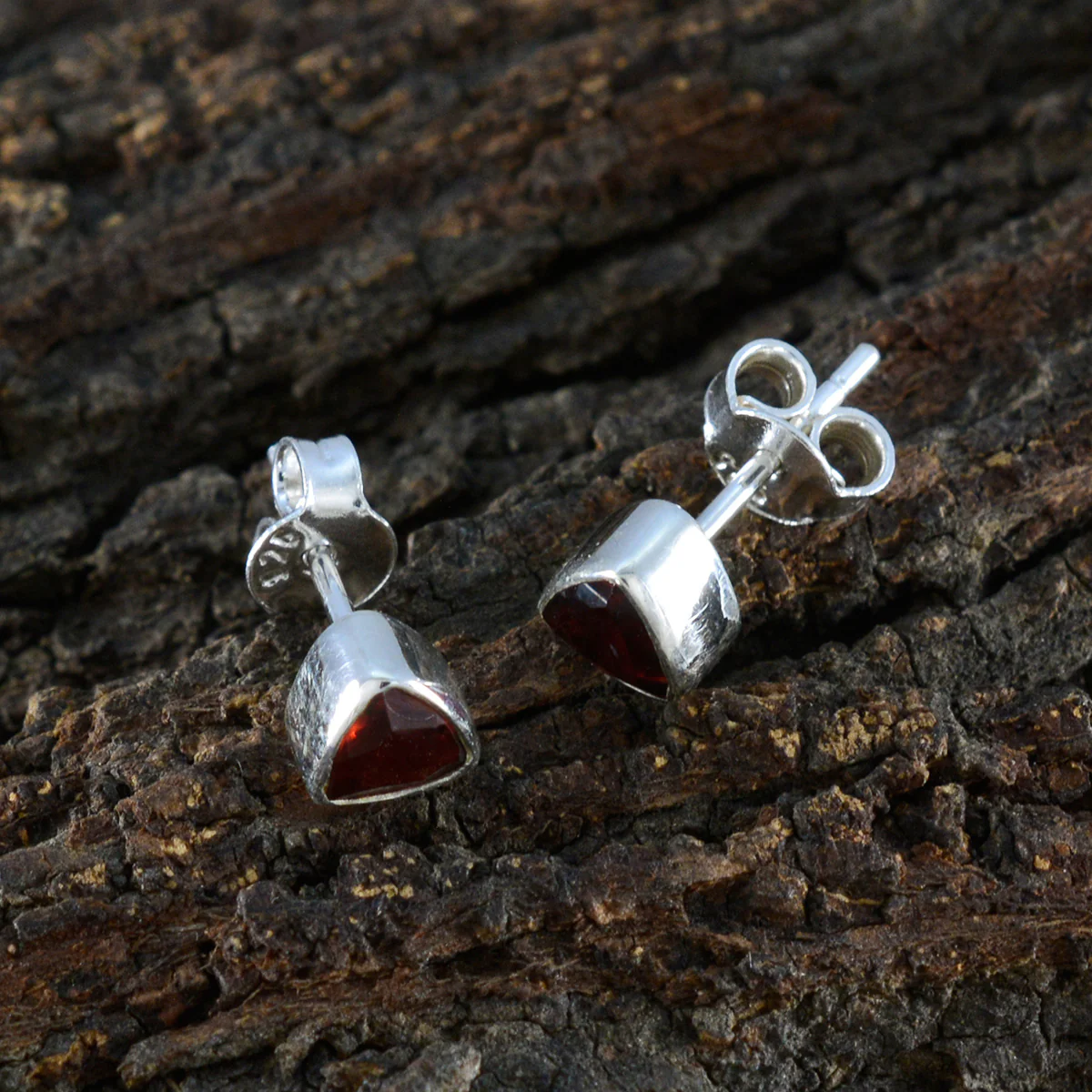 Garnet French Clara Solitaire Stud Red 925 Silver Earring - Image 3