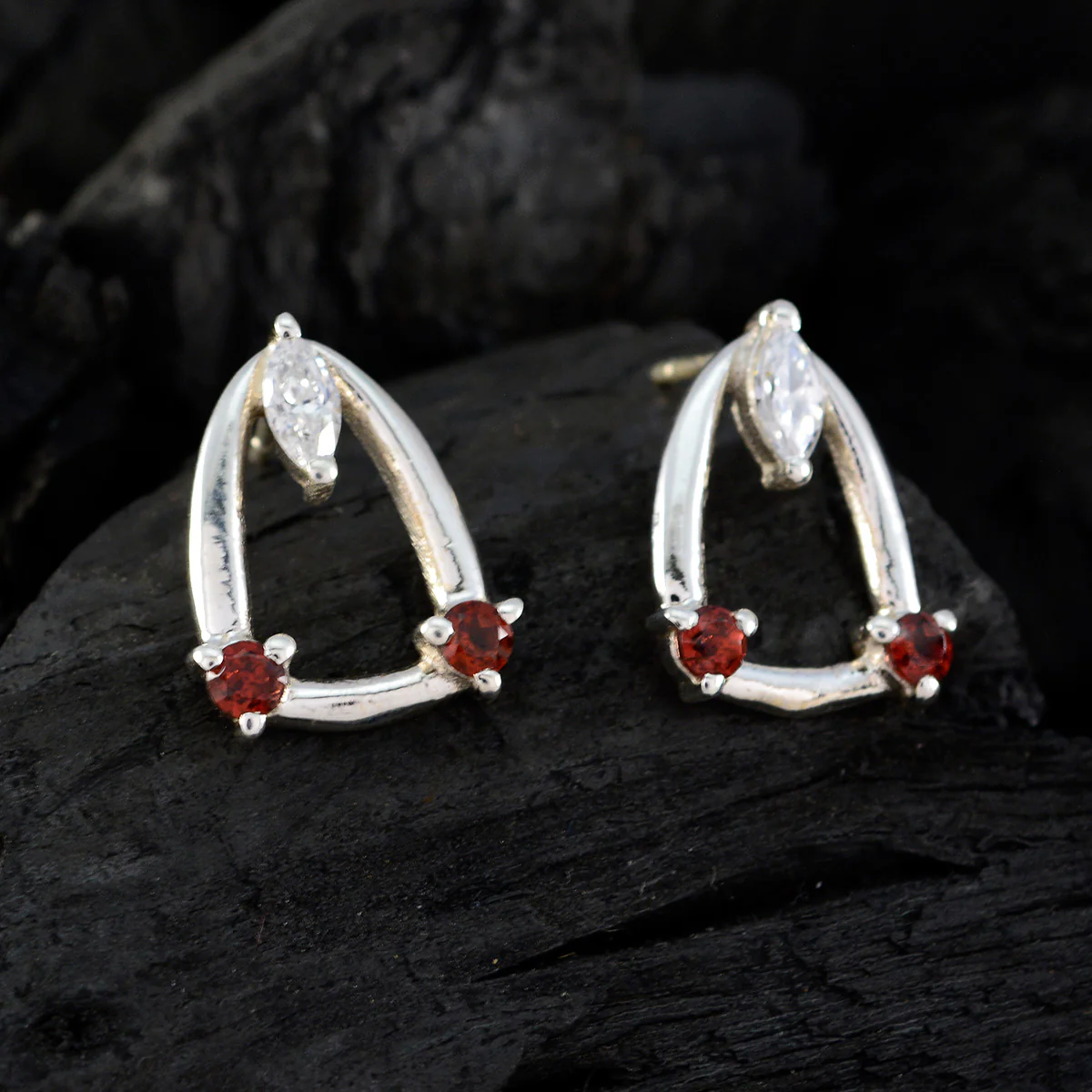 Garnet Japanese Milagros multiple Stud Red 925 Silver Earring - Image 4