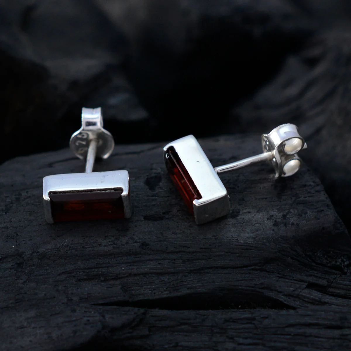 Garnet Latin American Julieta Solitaire Stud Red Silver Earring - Image 5