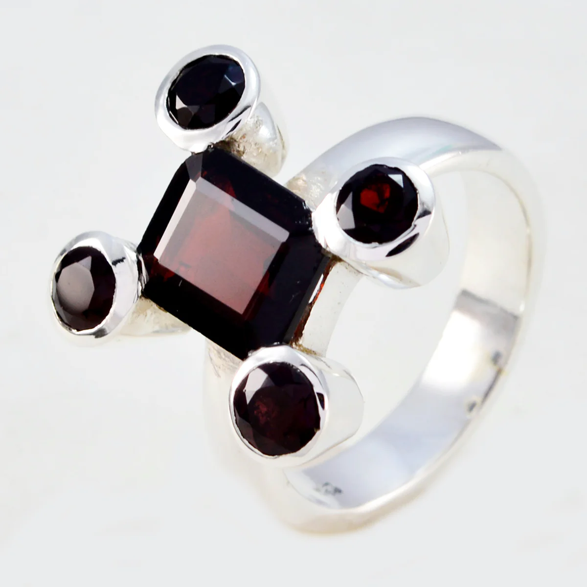 Garnet Penta Moroccan 925 Silver Red Gemstones Versatile Modern Ring Jewellery - Image 3