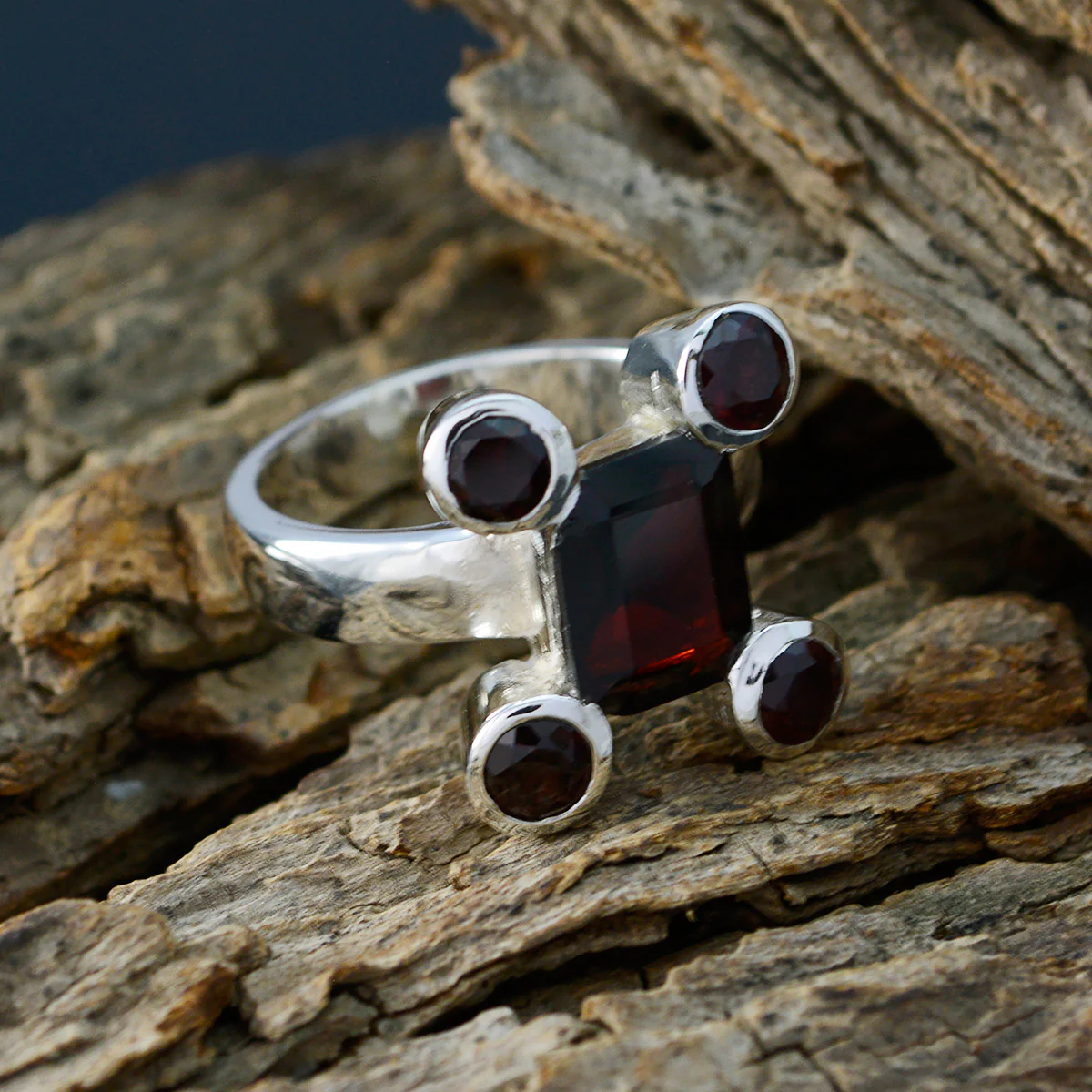 Garnet Penta Moroccan 925 Silver Red Gemstones Versatile Modern Ring Jewellery - Image 4