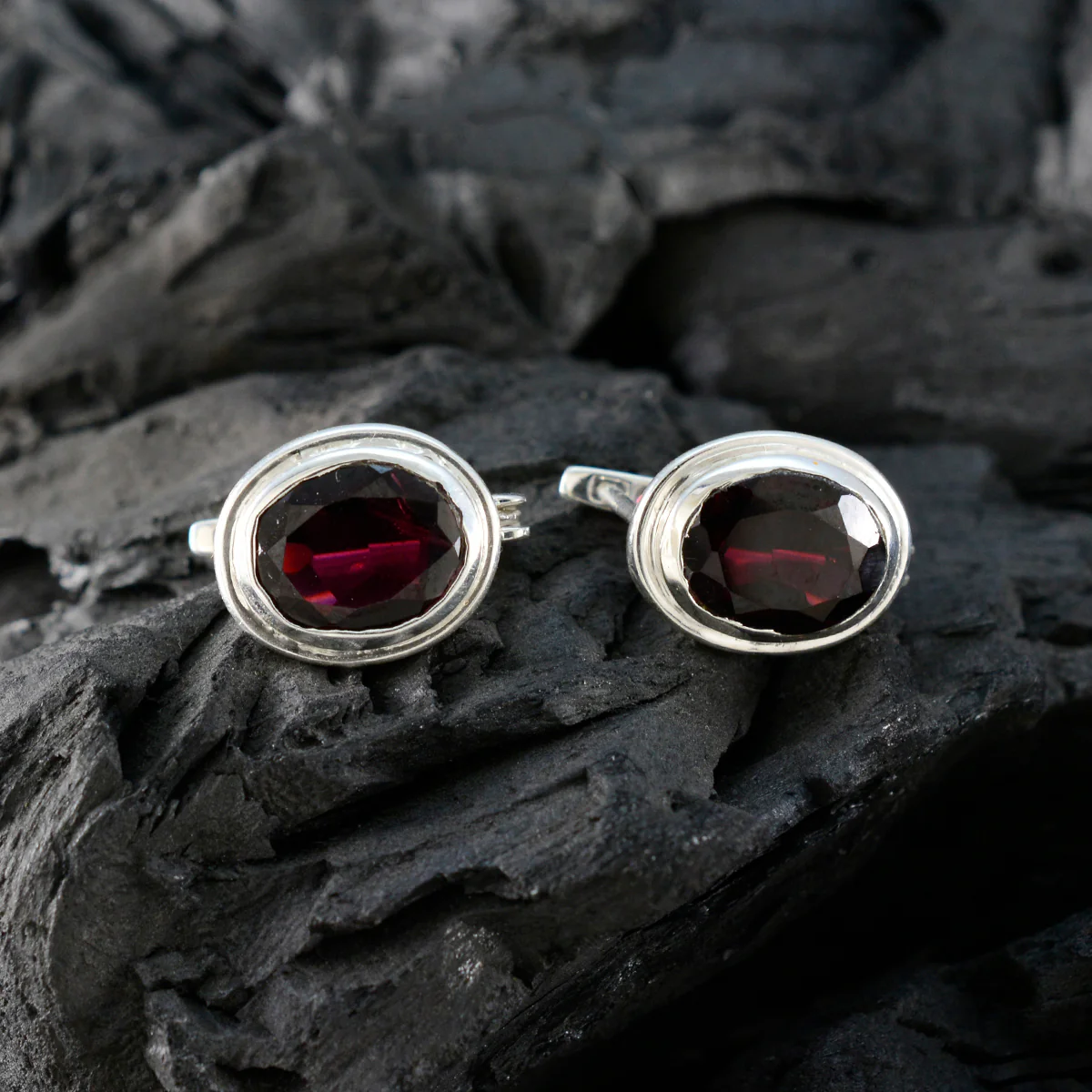 Garnet Russian Yuki Solitaire Stud Red Silver Earring - Image 4