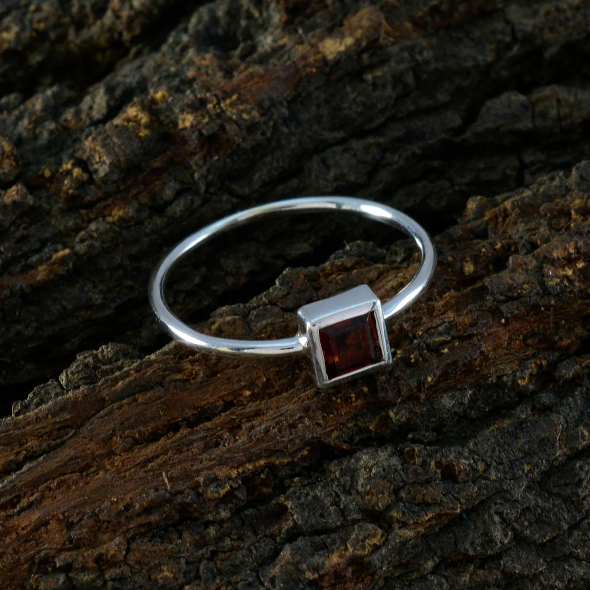 Garnet Solitaire American 92.5 Silver Red Gems Elegant Modern Ring Jewelry - Image 3