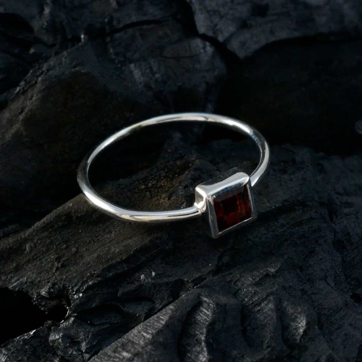 Garnet Solitaire American 92.5 Silver Red Gems Elegant Modern Ring Jewelry - Image 4