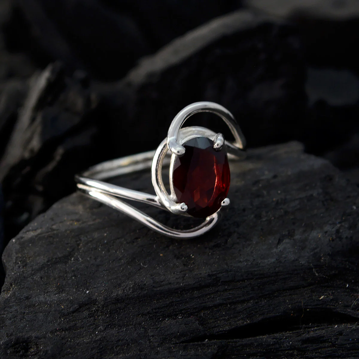 Garnet Solitaire American 92.5 Silver Red Gemstones Delicate Luxurious Ring Jewelry - Image 4