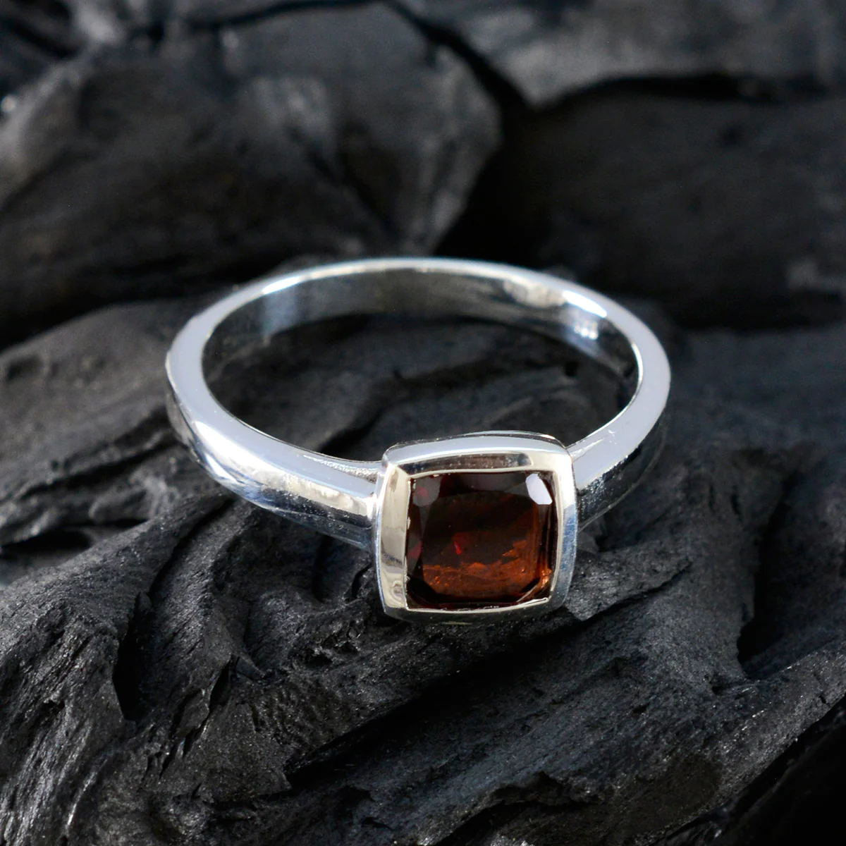 Garnet Solitaire Egyptian 925 Silver Red Gems Featherlight Luxurious Ring Jewelry - Image 4