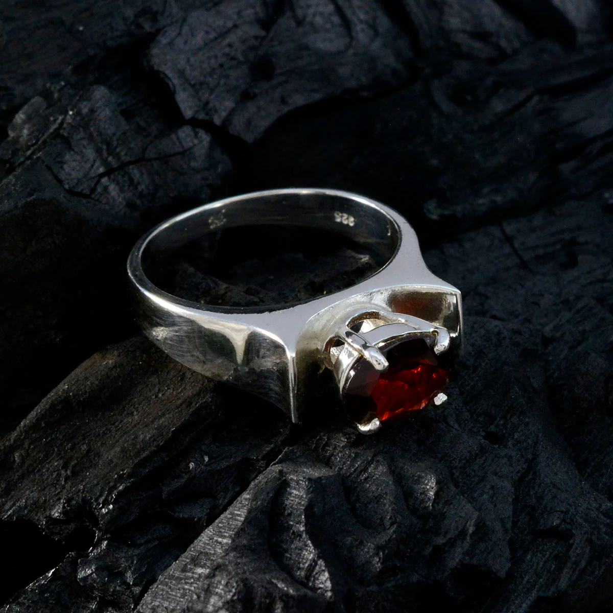 Garnet Solitaire Moroccan Sterling Silver Red Gems Eye-catching Engagement Ring Jewellery - Image 4