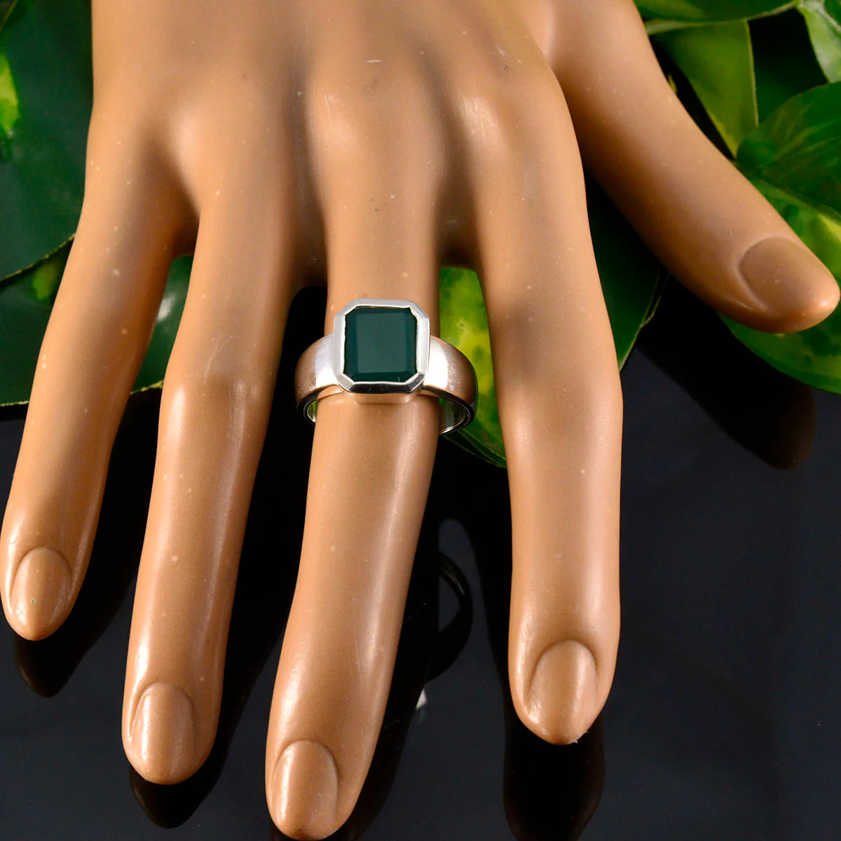 Green Onyx Solitaire French 92.5 Silver Green Gems Eye-catching Trendy Ring Jewelry - Image 5