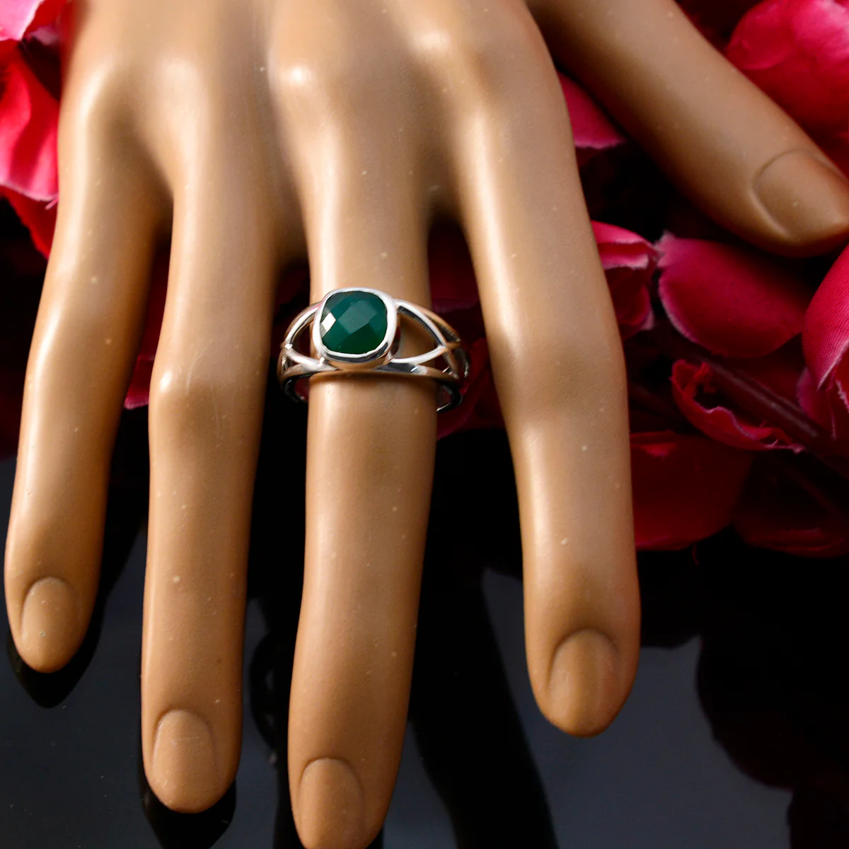 Green Onyx Solitaire French Sterling Silver Green Gemstone Tiny Artisan Ring Jewellery - Image 5