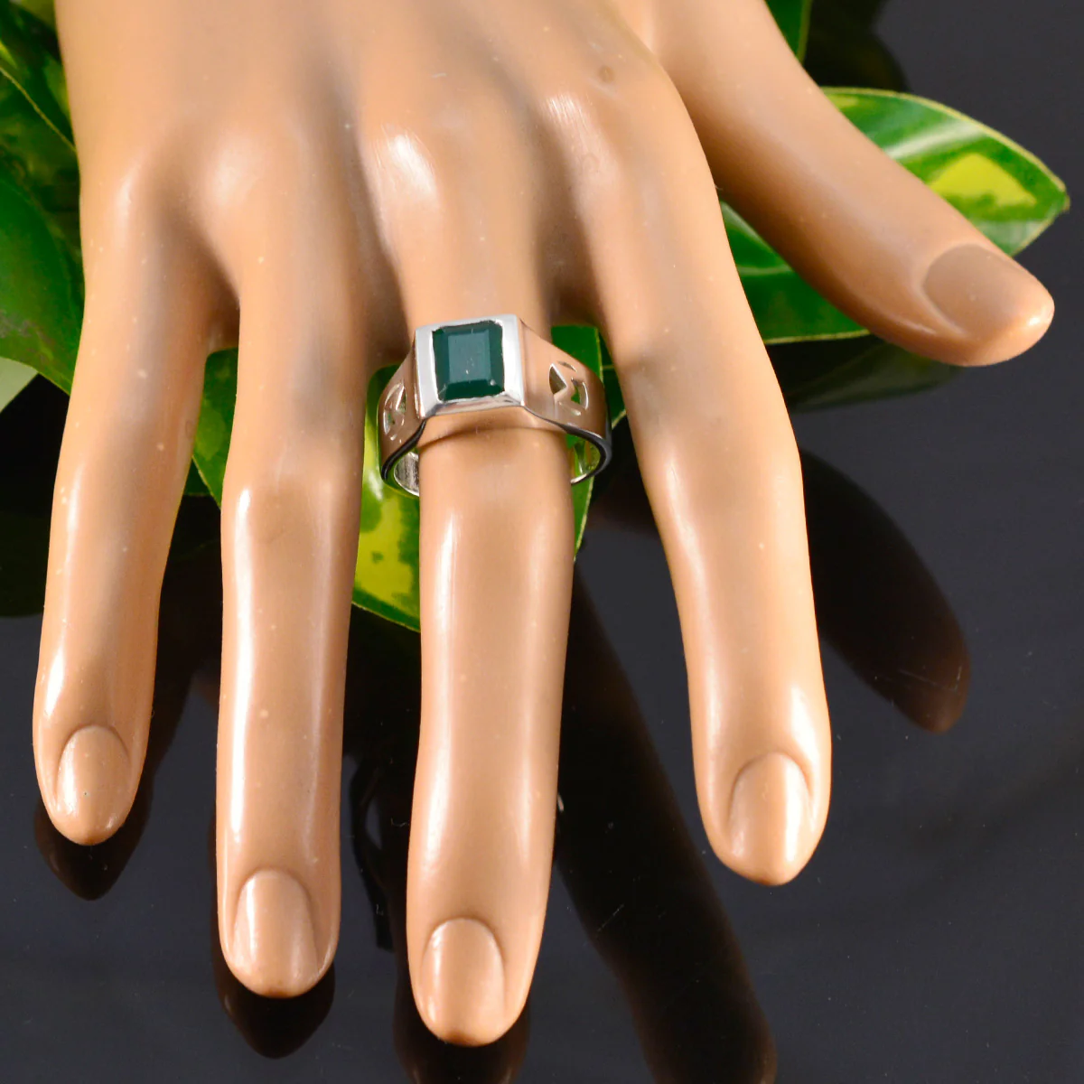 Green Onyx Solitaire Indian 92.5 Silver Green Gemstone Versatile Modern Ring Jewellery - Image 5