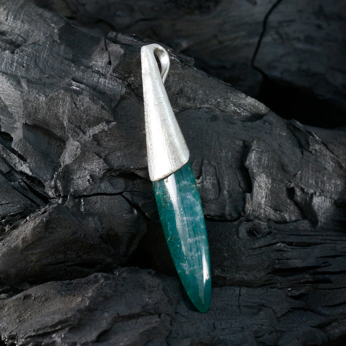 Indian Emerald Tiny Spanish Silver Solitaire Aurora Modern Green Pendant Jewelry - Image 4