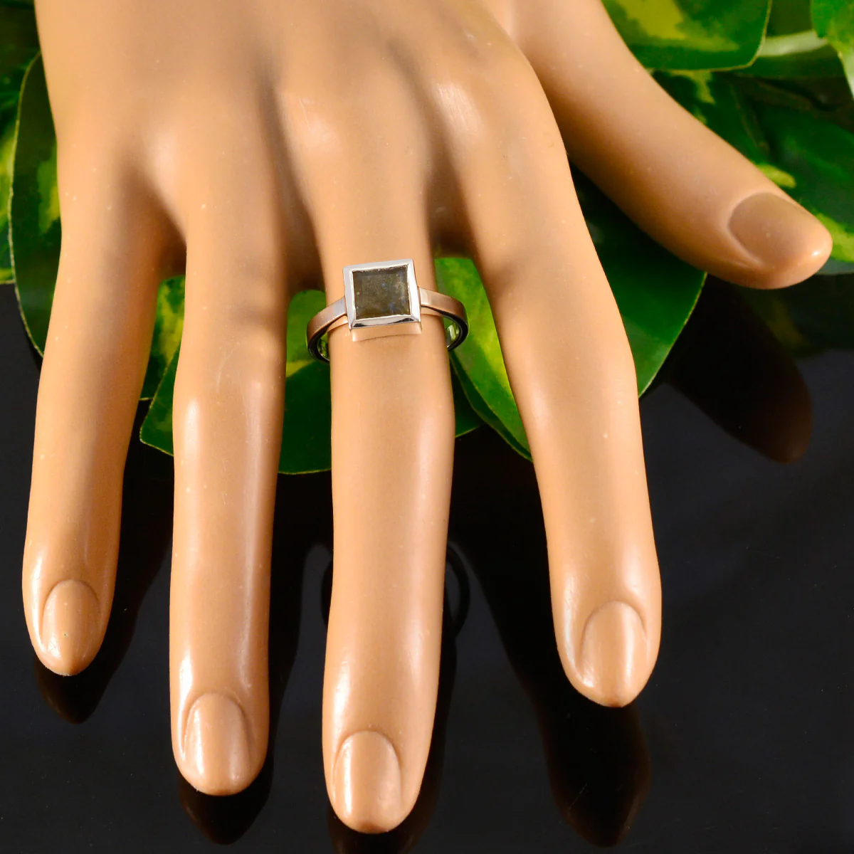 Labradorite Solitaire Egyptian Silver Gray Gemstone Featherlight Graceful Ring Jewellery - Image 5