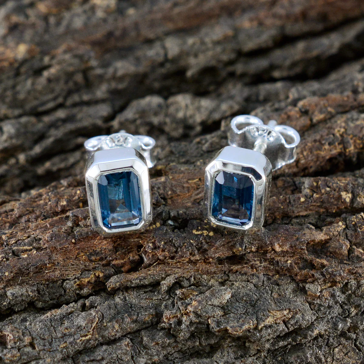LBT Turkish María Solitaire Stud Blue Sterling Silver Earring - Image 4