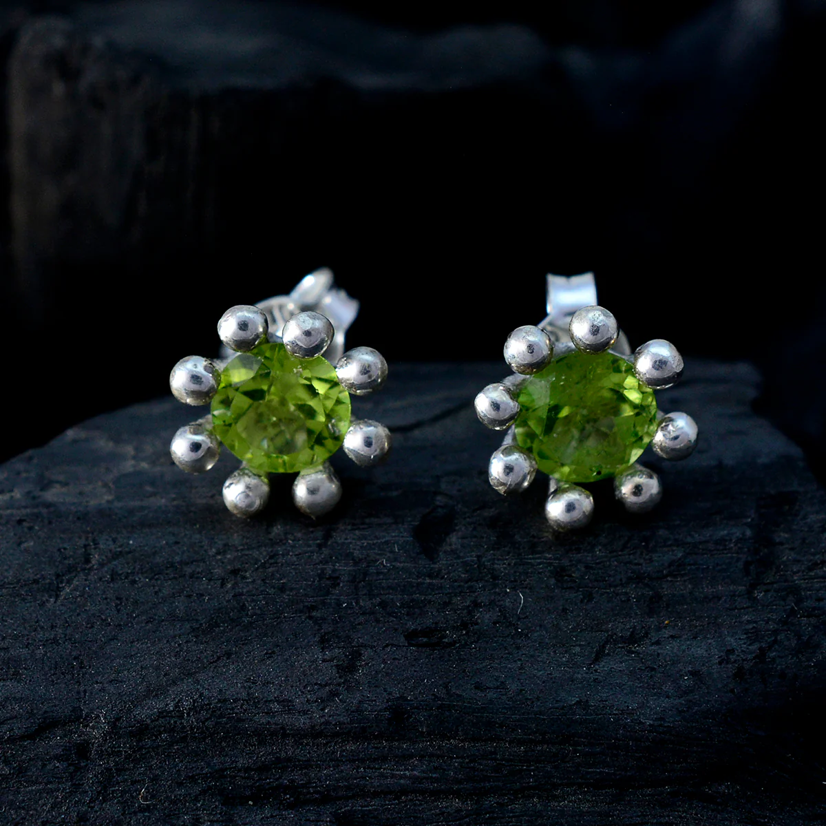 Peridot Moroccan Ines Solitaire Stud Green Silver Earring - Image 4