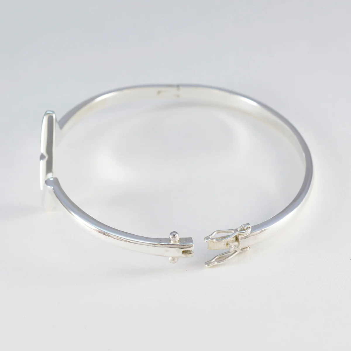 Plain Spring Bank Holiday Minimal Silver Silver Hinged Bangle Bracelet - Image 3