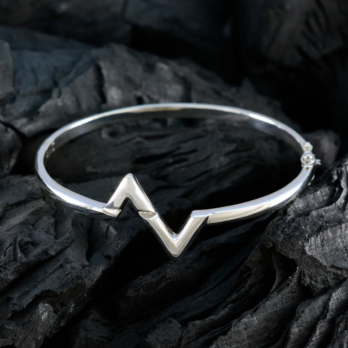 Plain Spring Bank Holiday Minimal Silver Silver Hinged Bangle Bracelet - Image 4
