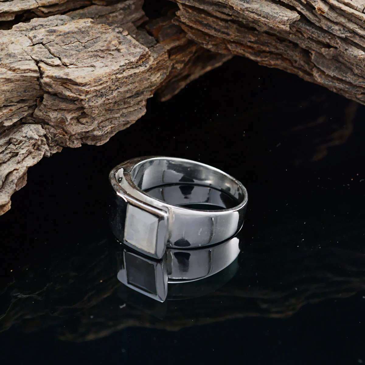 Rainbow Moonstone Solitaire Moroccan Silver White Gemstones Minimal Feminine Ring Jewellery - Image 4