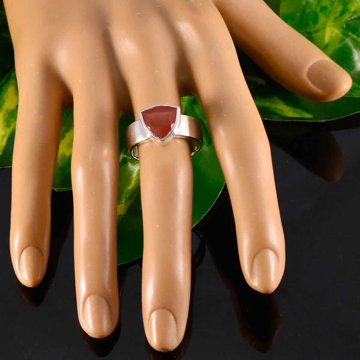 Red Onyx Solitaire Moroccan Sterling Silver Red Gems Eye-catching Signet Band Jewellery - Image 5
